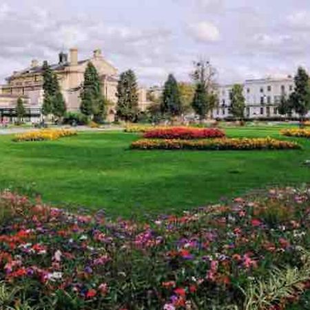 5 Bed Modern Cheltenham Town Centre Home ภายนอก รูปภาพ