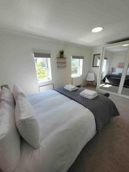 5 Bed Modern Cheltenham Town Centre Home ภายนอก รูปภาพ
