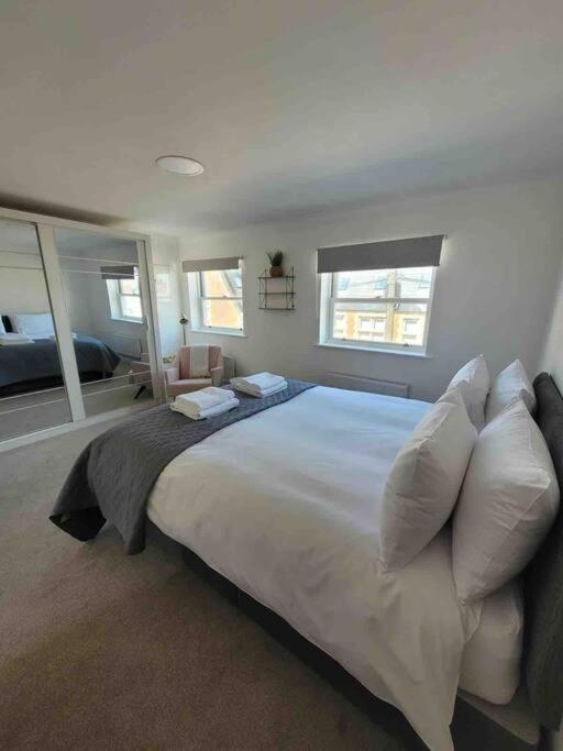 5 Bed Modern Cheltenham Town Centre Home ภายนอก รูปภาพ