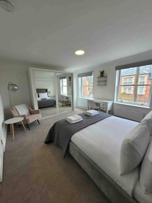 5 Bed Modern Cheltenham Town Centre Home ภายนอก รูปภาพ