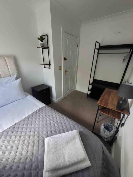 5 Bed Modern Cheltenham Town Centre Home ภายนอก รูปภาพ