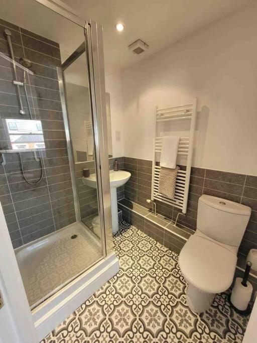 5 Bed Modern Cheltenham Town Centre Home ภายนอก รูปภาพ
