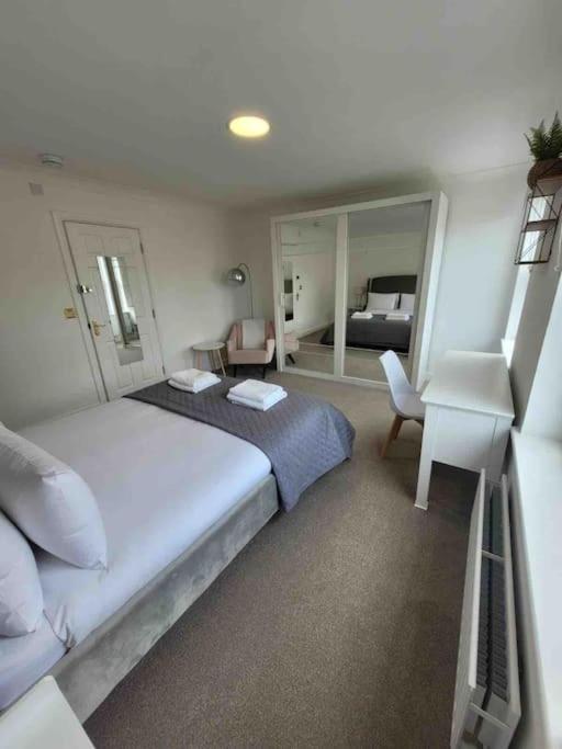 5 Bed Modern Cheltenham Town Centre Home ภายนอก รูปภาพ